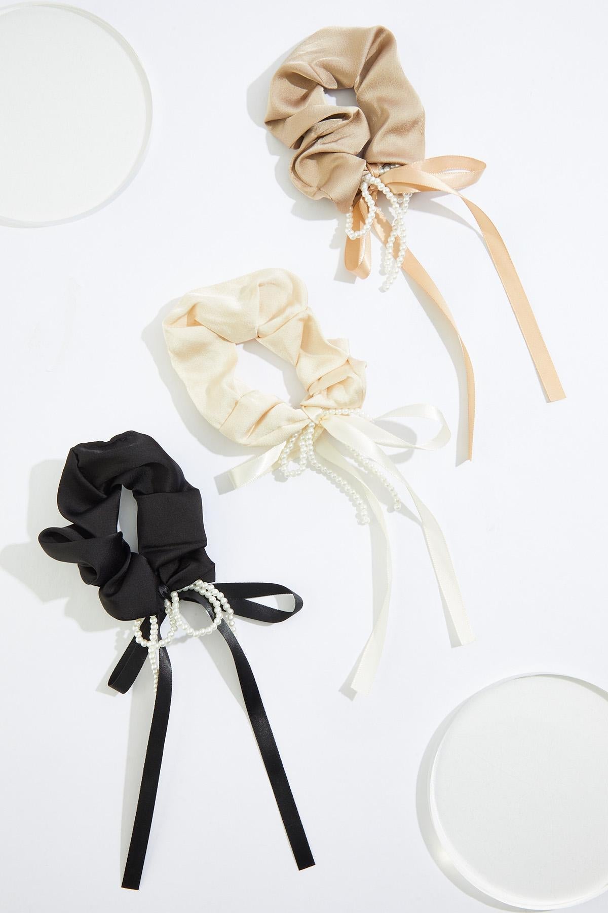 Cato Fashions Pearl Bow Embellished Scrunchie Set