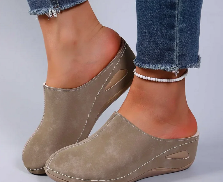 Nabalu Mirevona | Women’s slides with Side Cut-Outs