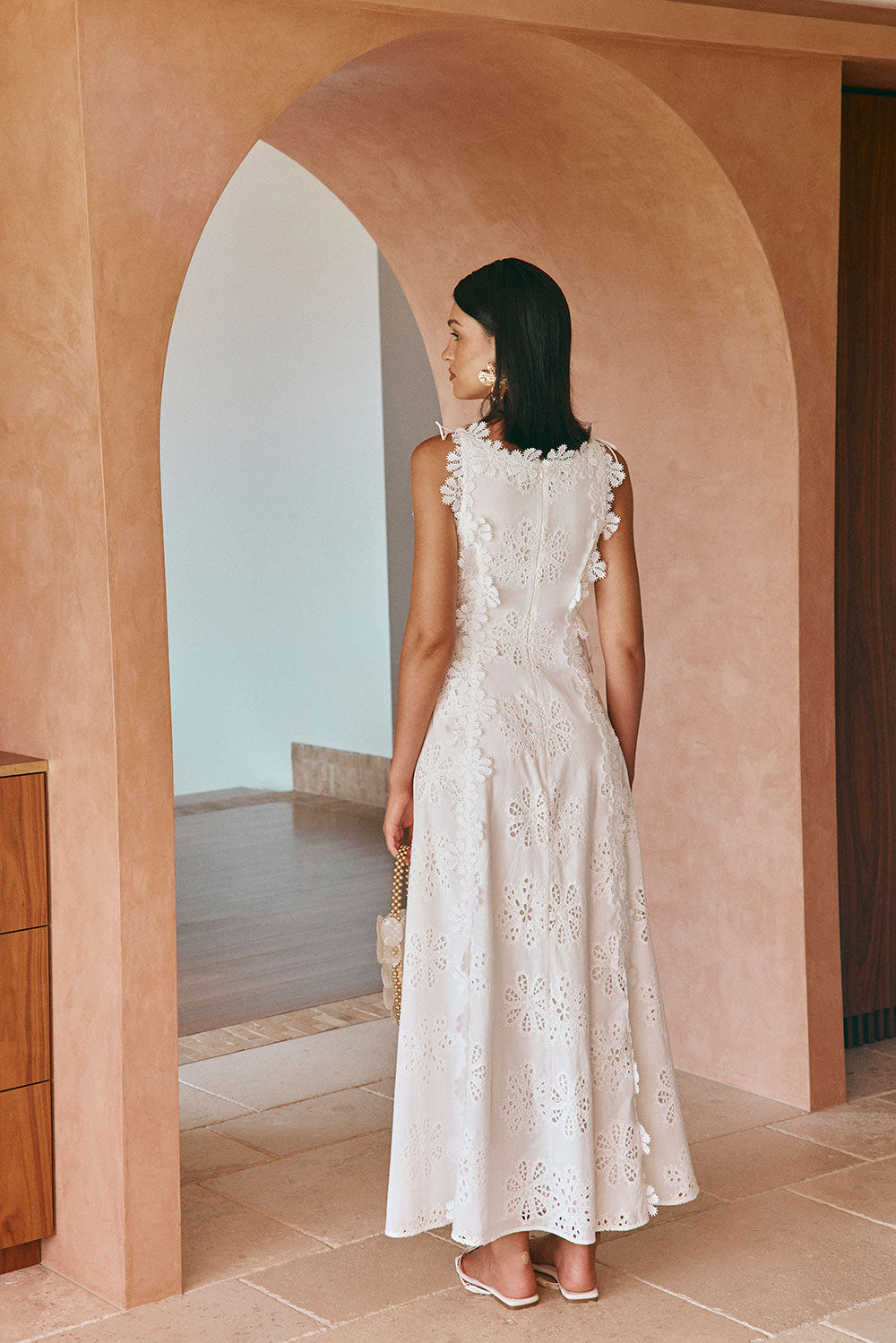 Nabalu Elowen | Women’s Lace Embroidered Midi Dress