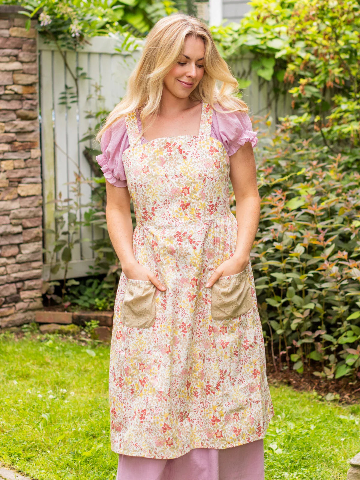 April Cornell Penelope Ruffle Farmhouse Apron - Ivory