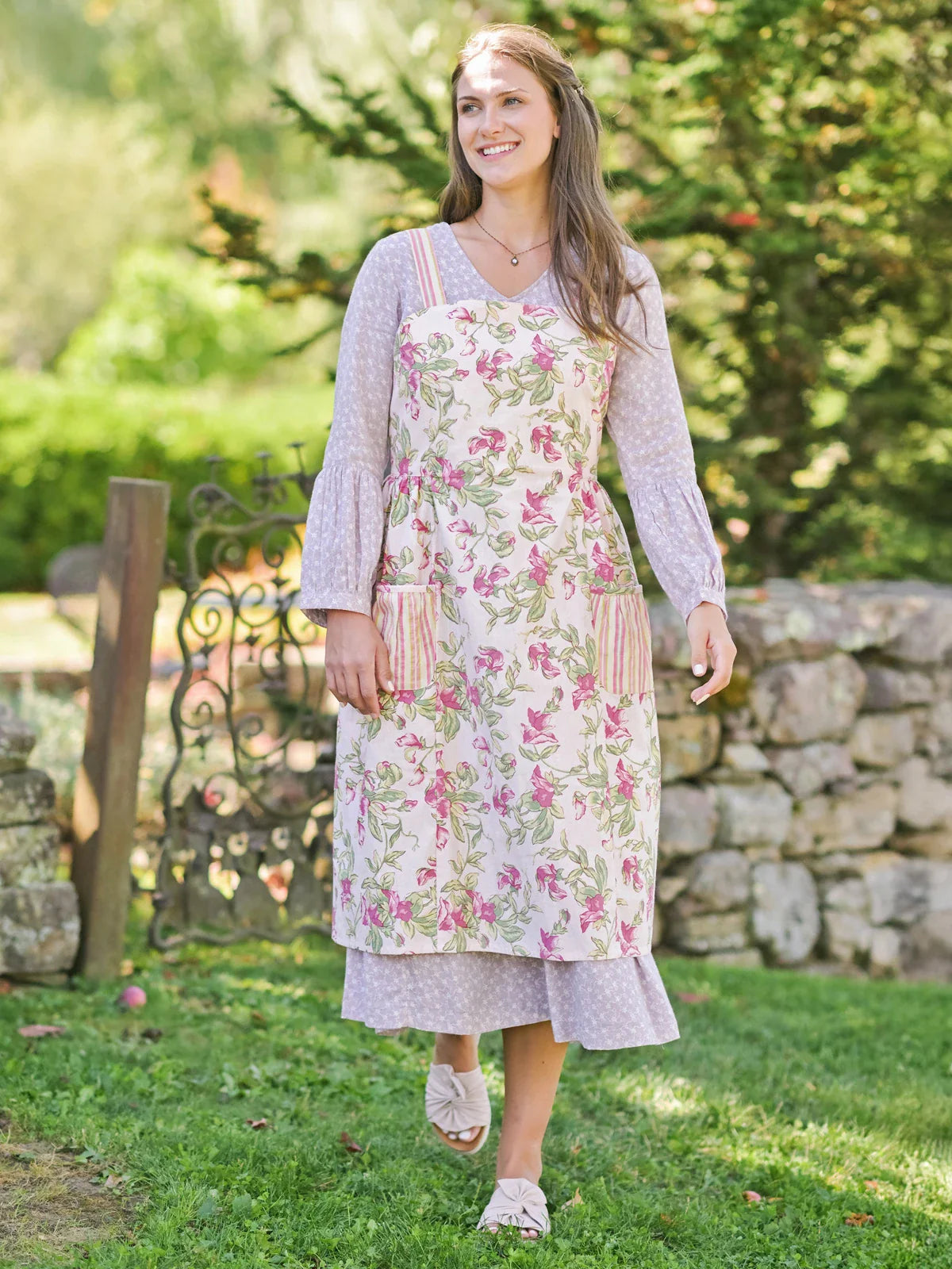 April Cornell Sweet Pea Ruffle Farmhouse Apron - Rose