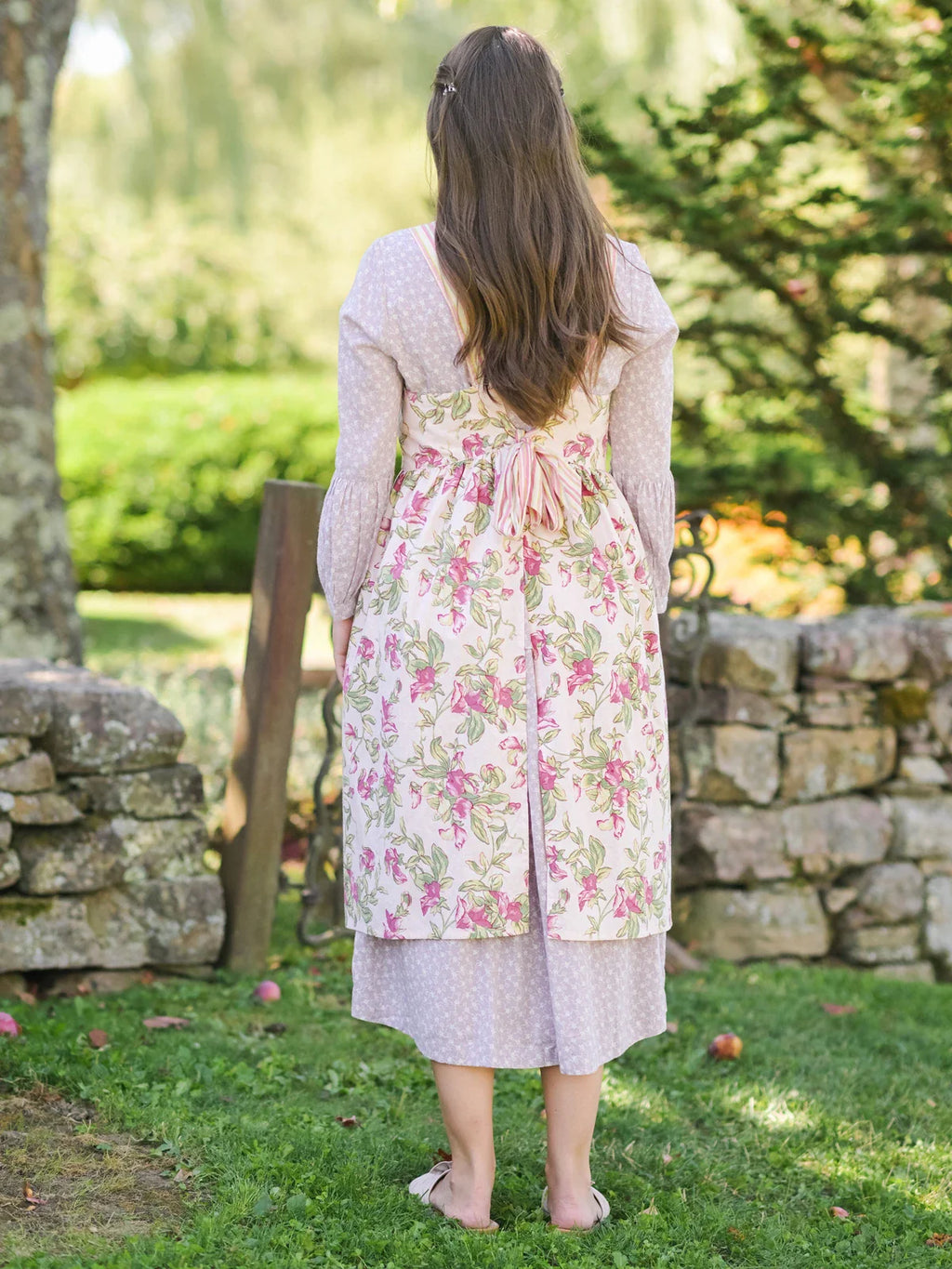 April Cornell Sweet Pea Ruffle Farmhouse Apron - Rose