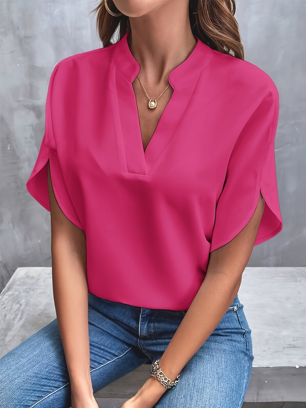 Nabalu Taylor | Relaxed V-Neck Summer Blouse 1