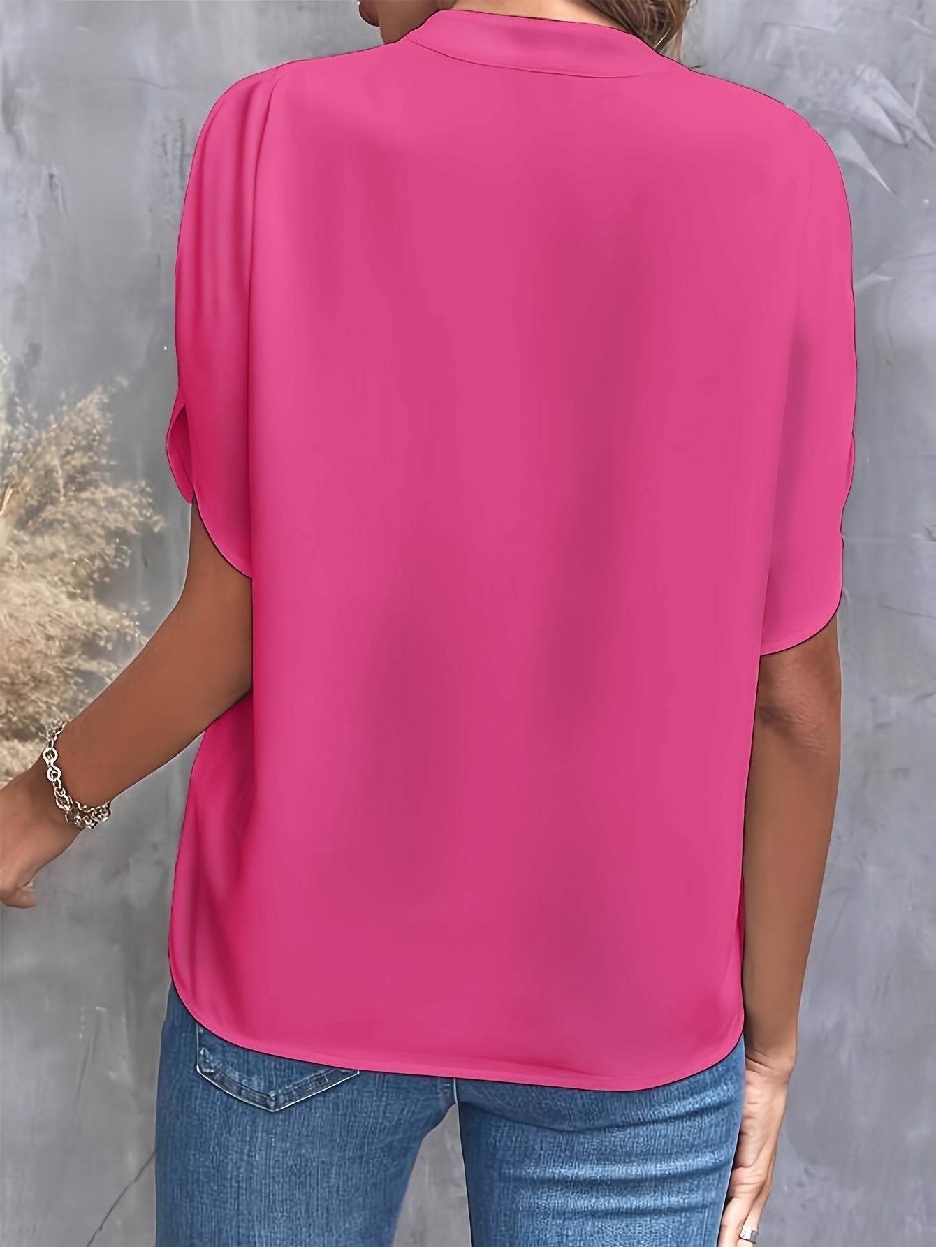 Nabalu Taylor | Relaxed V-Neck Summer Blouse 1