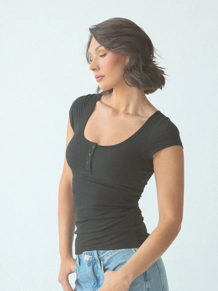 Klassy Henley T-Shirt Brami