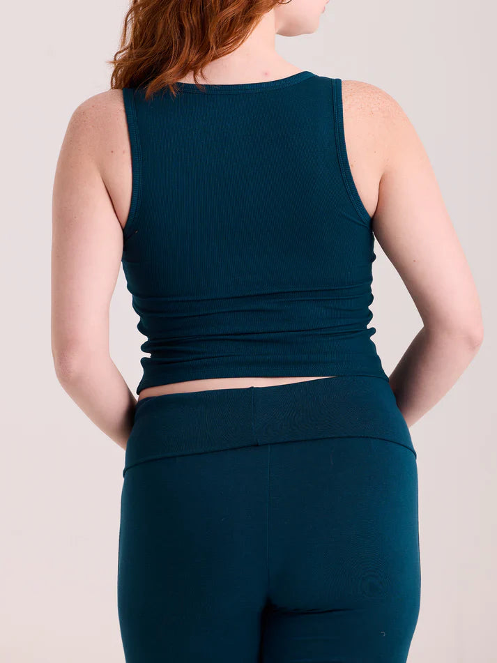 Klassy Ribbed Henley Scoop Tank