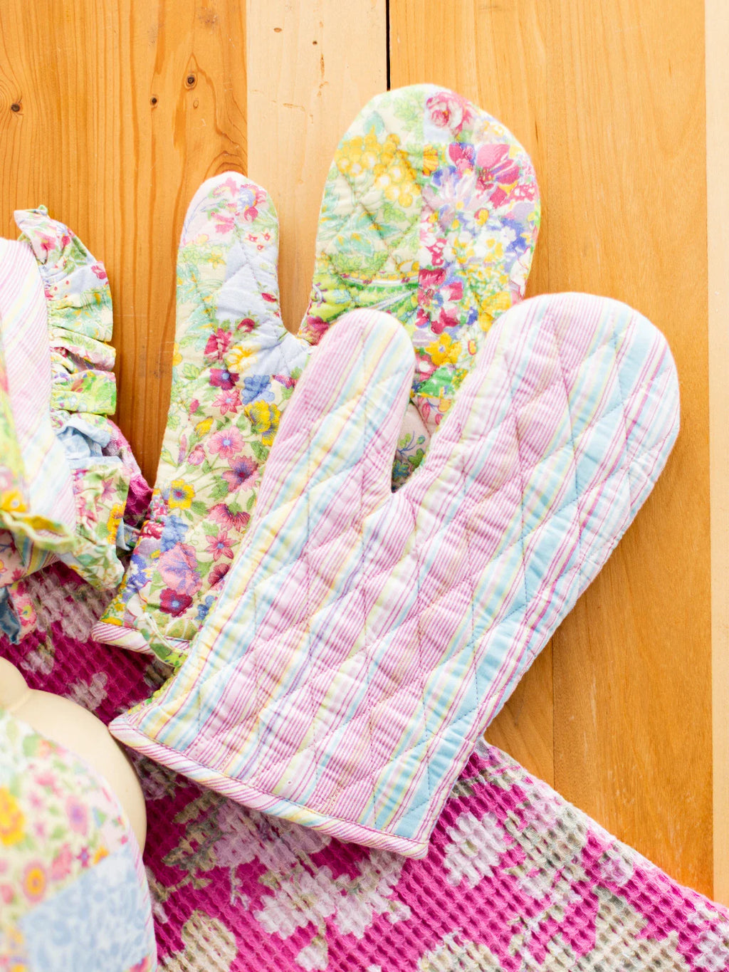 April Cornell Garden Collage Oven Mitt Set of 2 - Pastel