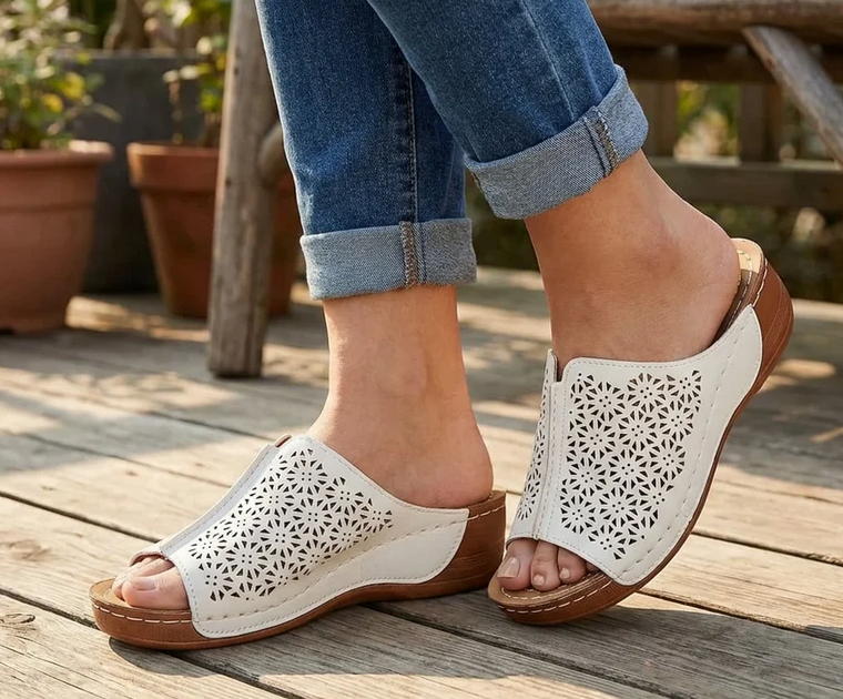 Nabalu Solvéra |Women's Perforated Orthopedic Slides