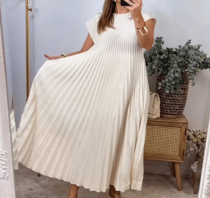 Nabalu Selvara | Women’s Sleeveless Pleated Dress
