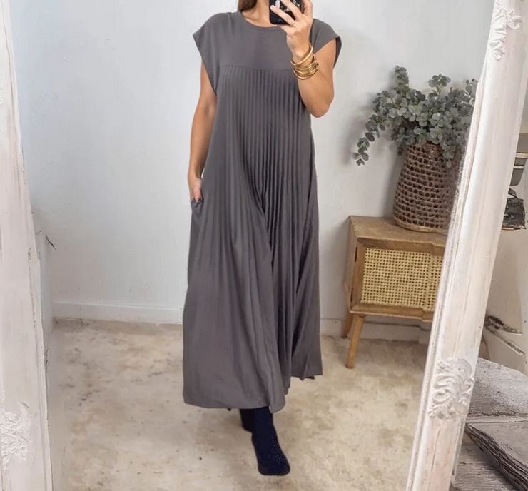 Nabalu Selvara | Women’s Sleeveless Pleated Dress