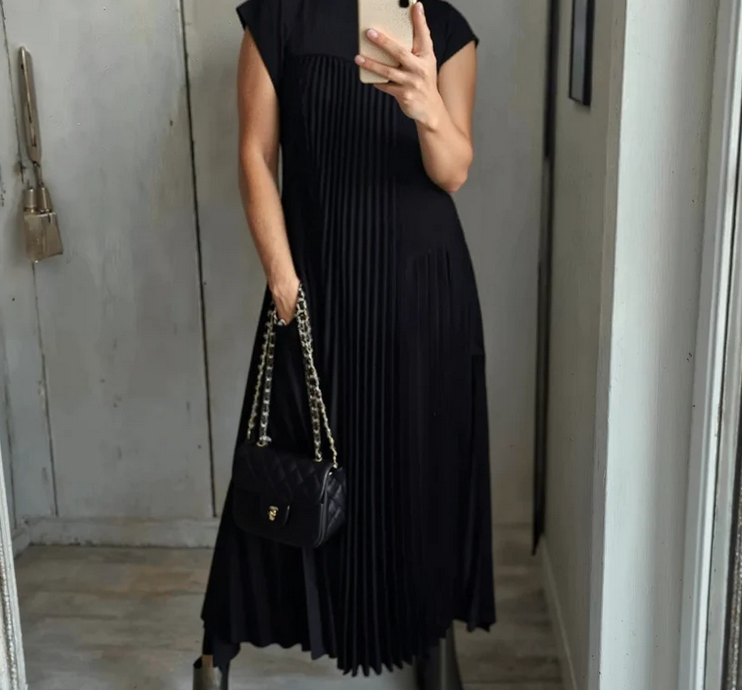 Nabalu Selvara | Women’s Sleeveless Pleated Dress