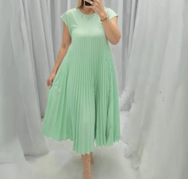 Nabalu Selvara | Women’s Sleeveless Pleated Dress