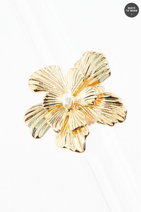 Cato Fashions Ribbed Gold Flower Statement Stretch Ring