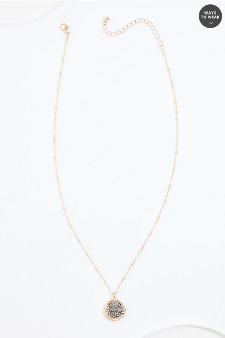 Cato Fashions Dainty Daisy Etched Pendant Necklace