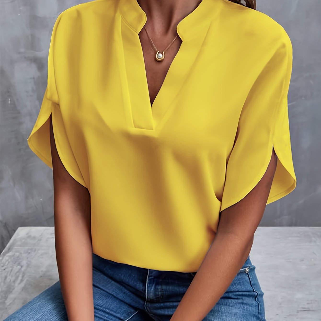 Nabalu Taylor | Relaxed V-Neck Summer Blouse 2